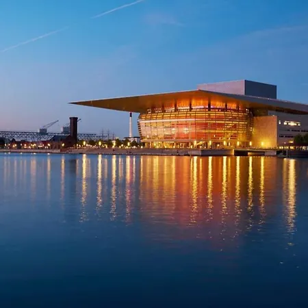 Unique 3 Bedroom In Vibrant Frederiksberg Apartamento