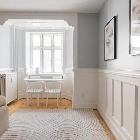 Unique 3 Bedroom In Vibrant Frederiksberg Apartment *