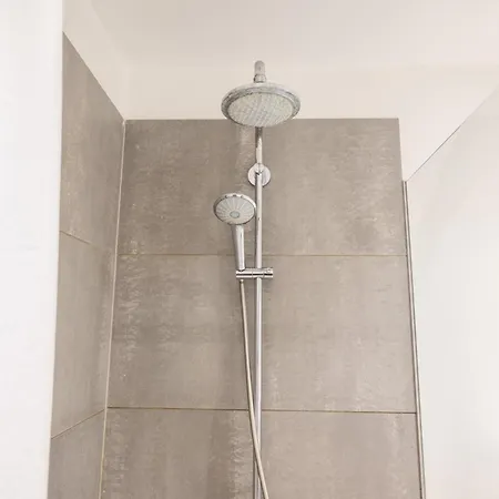 Unique 3 Bedroom In Vibrant Frederiksberg Διαμέρισμα