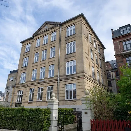 Unique 3 Bedroom In Vibrant Frederiksberg Apartment