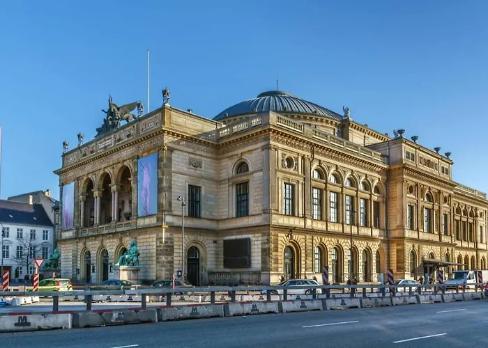 Lejlighed Unique 3 Bedroom In Vibrant Frederiksberg *