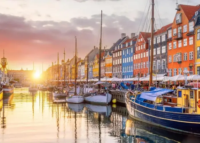 Unique 3 Bedroom In Vibrant Frederiksberg Lejlighed København