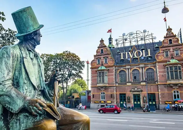 Unique 3 Bedroom In Vibrant Frederiksberg Lejlighed København