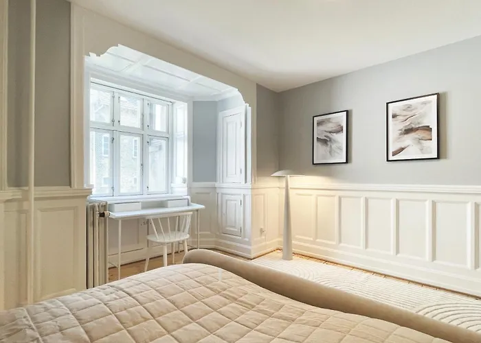 Unique 3 Bedroom In Vibrant Frederiksberg Lejlighed