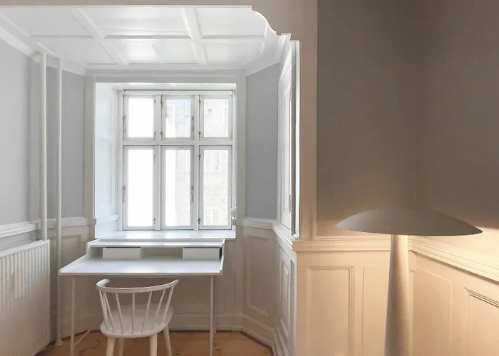 Unique 3 Bedroom In Vibrant Frederiksberg Lejlighed *
