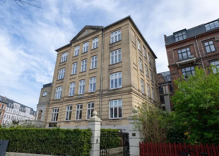 아파트 Unique 3 Bedroom In Vibrant Frederiksberg *