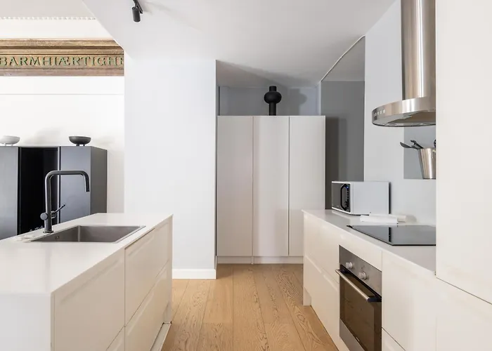 아파트 Unique 3 Bedroom In Vibrant Frederiksberg *
