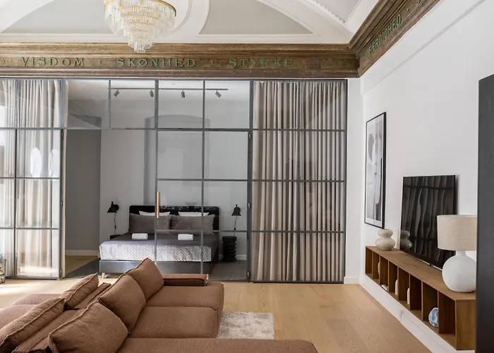 Unique 3 Bedroom In Vibrant Frederiksberg 아파트