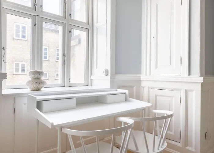 Unique 3 Bedroom In Vibrant Frederiksberg Lejlighed *