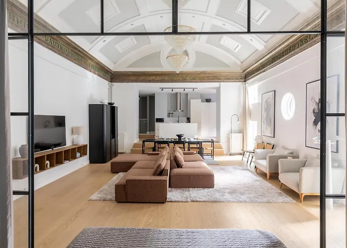 Unique 3 Bedroom In Vibrant Frederiksberg Lejlighed København