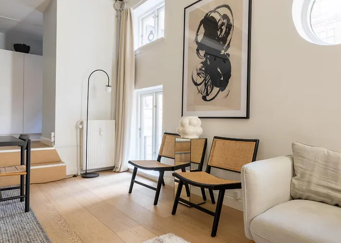 Unique 3 Bedroom In Vibrant Frederiksberg 아파트