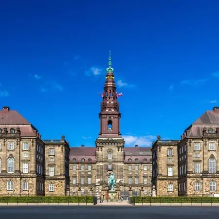 Unique 3 Bedroom In Vibrant Frederiksberg *