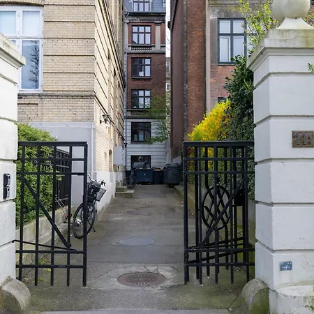 Unique 3 Bedroom In Vibrant Frederiksberg